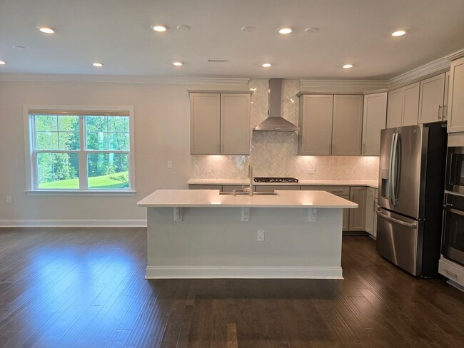 Building Photo - 4 spacious bedrooms and 3 full bathrooms a...