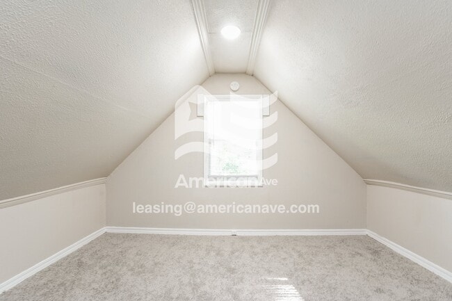 Building Photo - 743 Diamond Ave