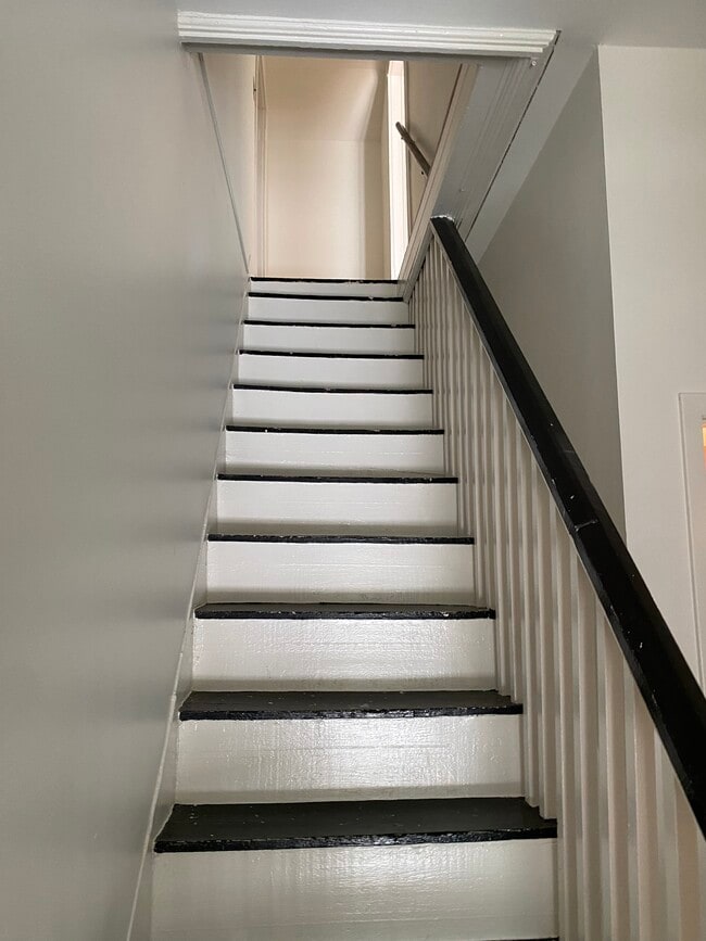 Building Photo - 318 Maple St