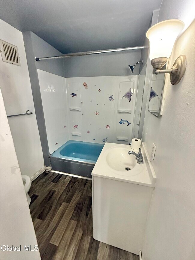 Building Photo - 70 Academy St