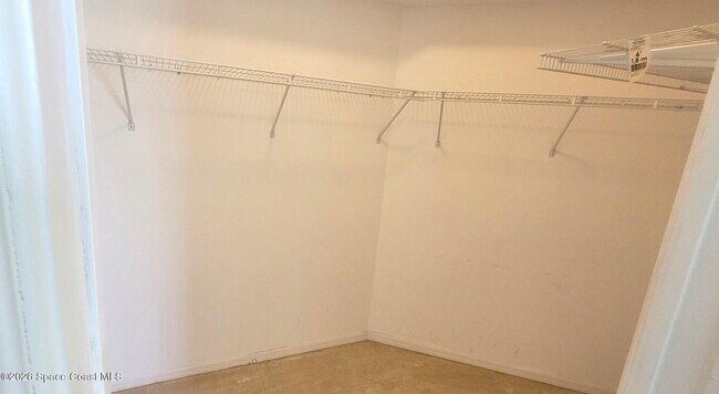 Building Photo - 142 Babylon Ln