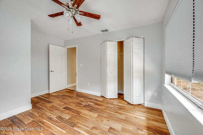 Building Photo - 212 3rd Ave