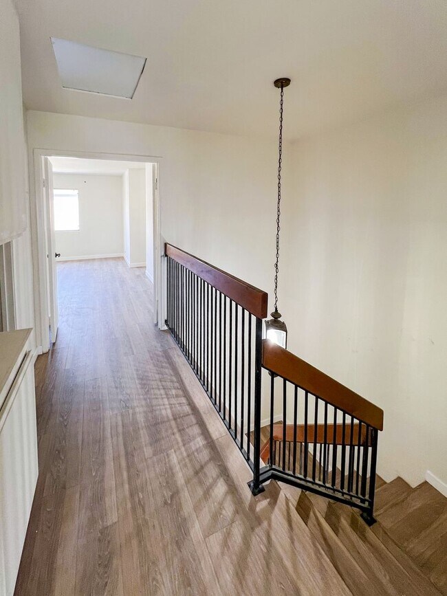 Building Photo - Beautifully Updated 3 Bed, 2.5 Bath La Jolla Townhome – Bright, Spacious, & Perfectly Located!