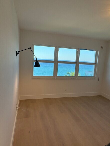 Building Photo - 1069 Hillsboro Mile