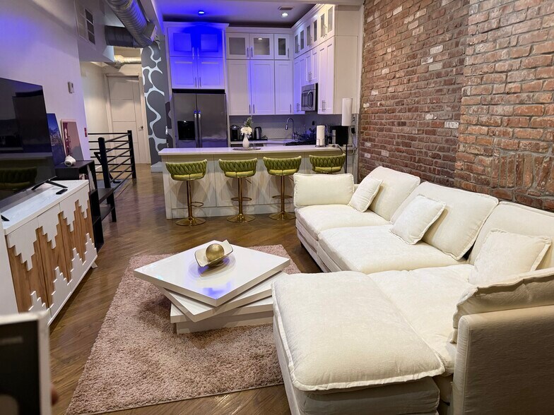 Building Photo - 1893 Pacific St