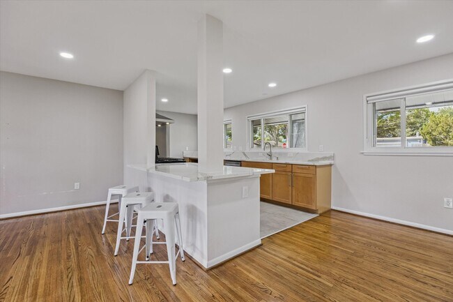 Building Photo - 8621 Bob White Dr