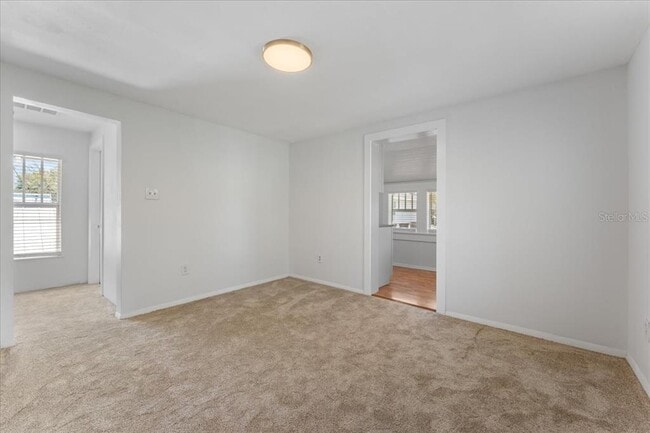 Building Photo - 916 2nd St N