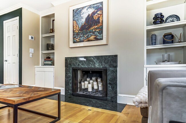 Building Photo - (Coming Soon) Fully Furnished Condo Uptown!!