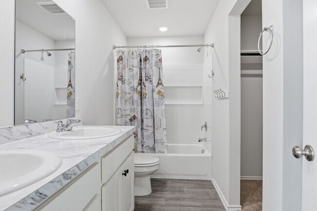 Building Photo - Contemporary in Cleburne!