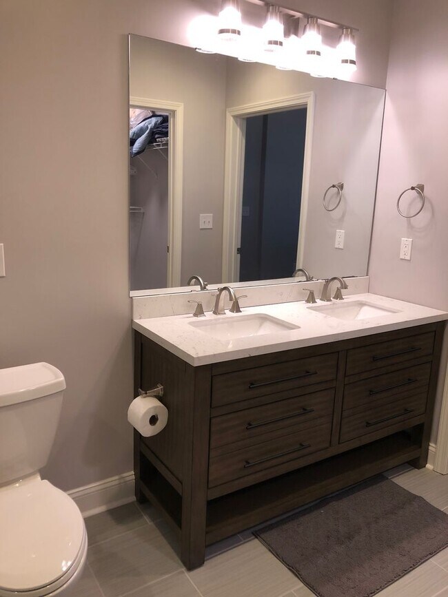 Building Photo - Luxury 2 Bedroom 2 Bath Near USC