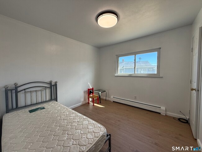 Building Photo - 35 Early Ave