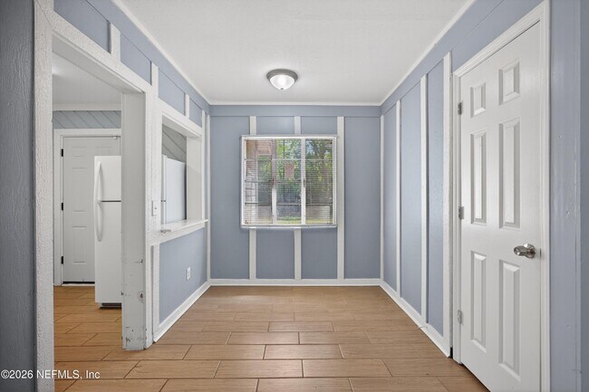 Building Photo - 2960 W 10th St