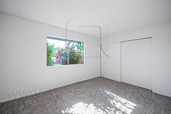 Building Photo - 41012 Beachwood Ave