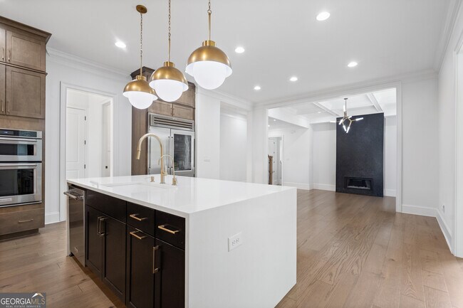 Building Photo - 2045 Kent Ct