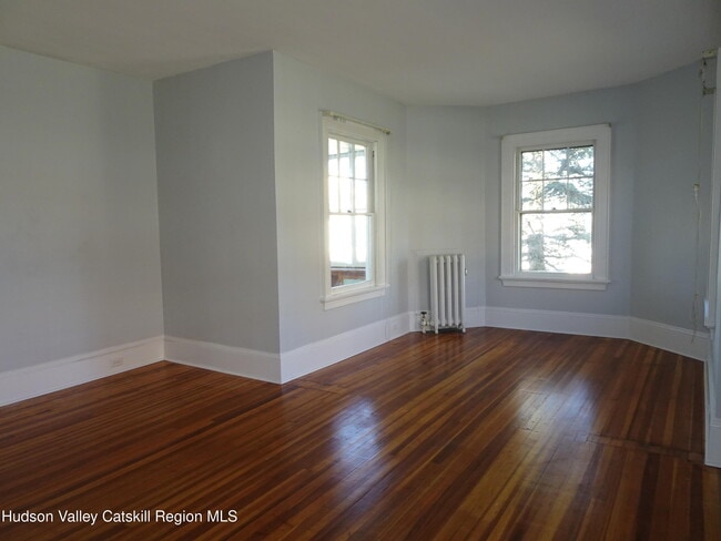 Building Photo - 823-825-825 Columbia St