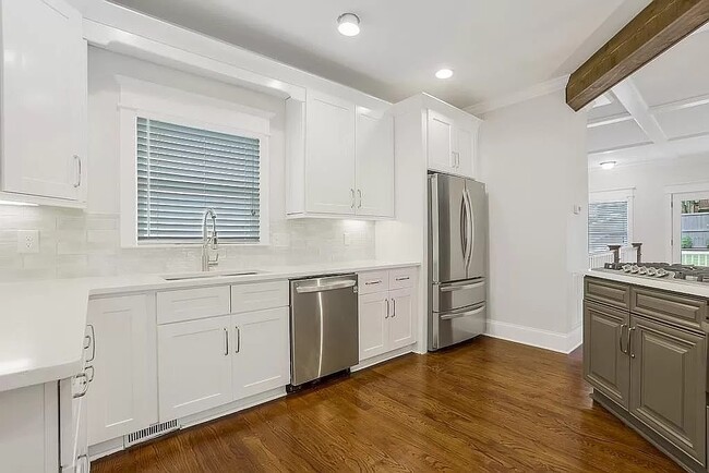 Building Photo - 3226 Cates Ave NE