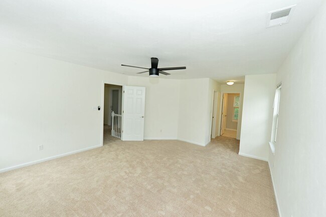 Building Photo - Renovated home with Sunroom!