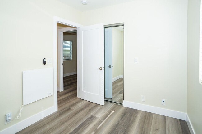 Building Photo - Beautiful detached 2/1 in North Park!  Pri...