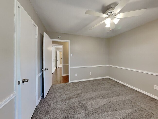 Building Photo - 204 Murray Ln