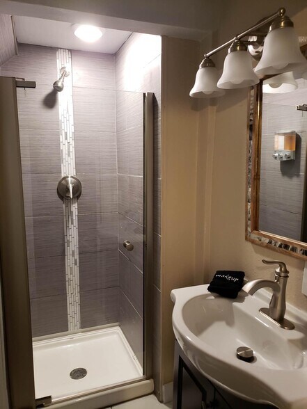 Building Photo - 4621 Elm Ct