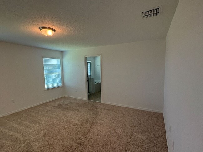 Building Photo - 4 bedroom 2.5 Bath House on Oakland Trails...