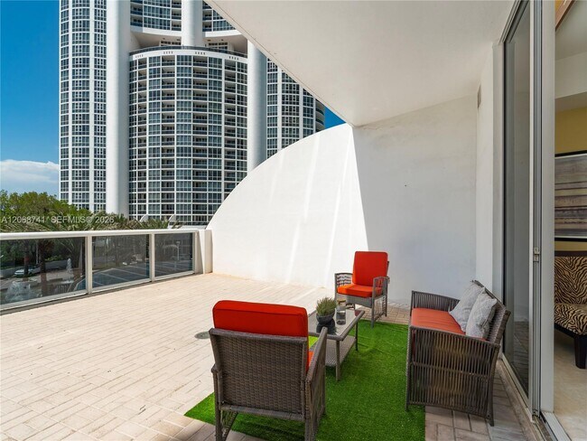Building Photo - 18101 Collins Ave