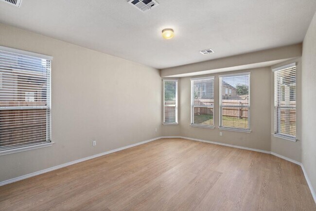 Building Photo - 119 Buescher Cove