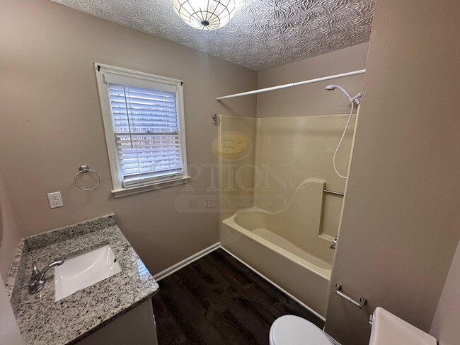 Building Photo - 4BR/3BA on Large Private Wooded Lot- Woodstock