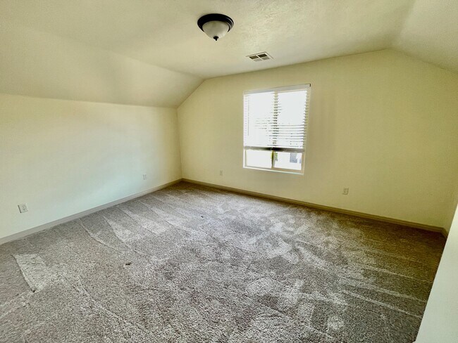 Building Photo - Six-Bedroom in Washington Fields