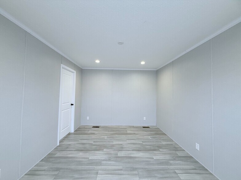 Building Photo - 52962 N Yorktown Ct