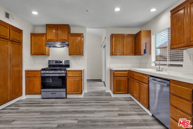 Building Photo - 13505 Sutter Ct