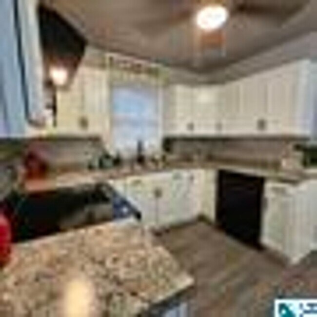 Building Photo - Charming 4 Bedroom, 1 Bathroom house