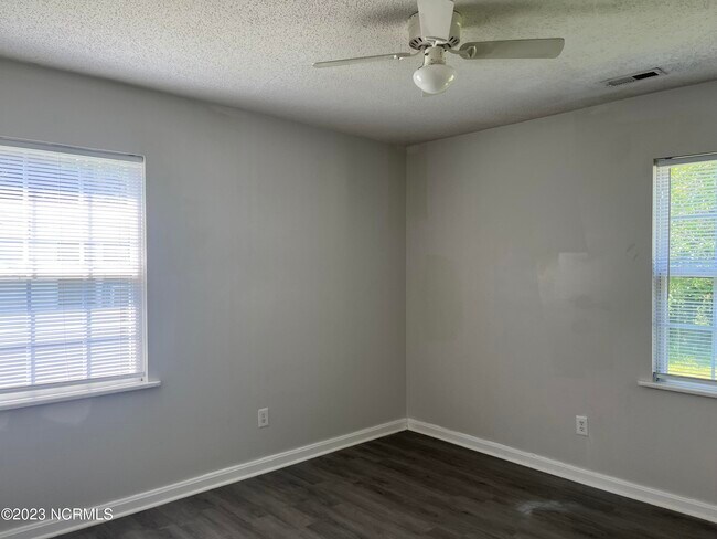 Building Photo - 203 Fifth Ave