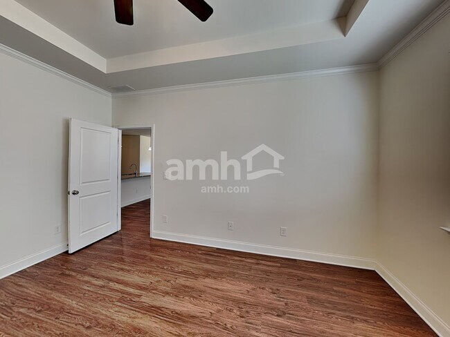 Building Photo - 7077 Creeksong Dr