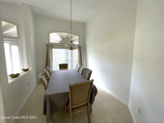 Building Photo - 1896 Windbrook Dr