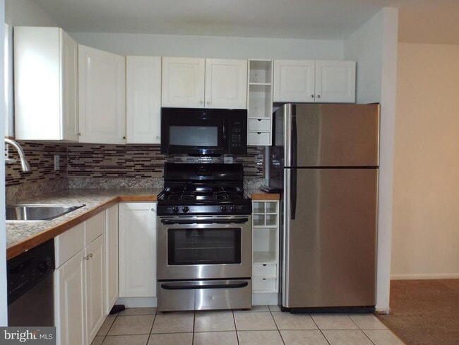 Building Photo - 5501 Rollins Ln