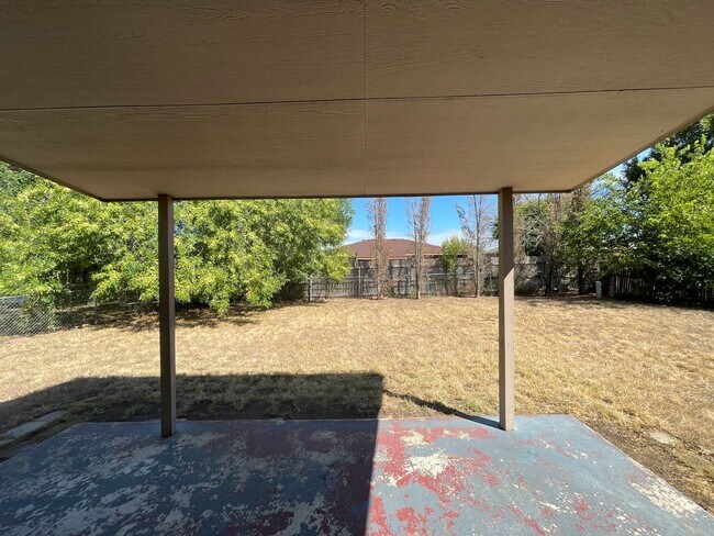 Building Photo - 2806 Derby Dr