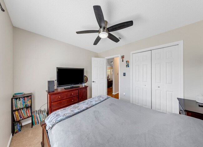 Building Photo - 4501 Parkwood Square