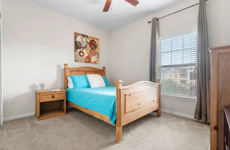 Building Photo - 8201 Green Parrot Road