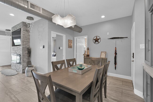 Building Photo - 12800 Melville Dr