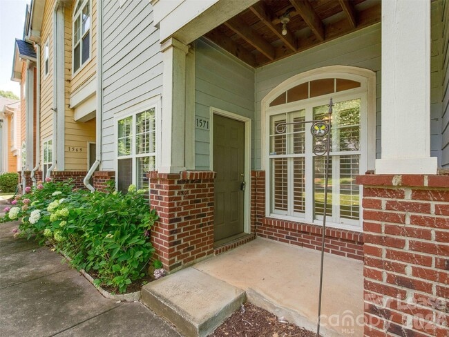 Building Photo - 1571 Pecan Ave