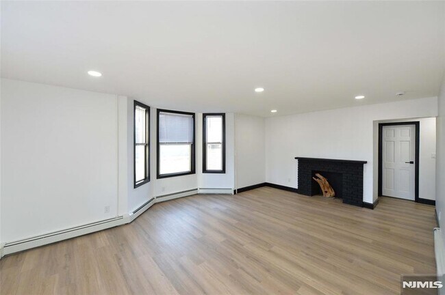 Building Photo - 73 Lafayette Ave