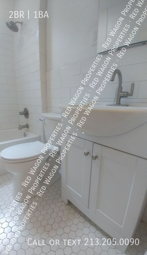 Building Photo - 411 W Mistletoe Ave