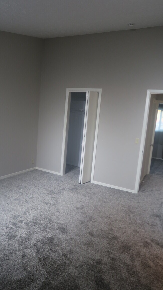 Building Photo - 13807 Greenfield Rd