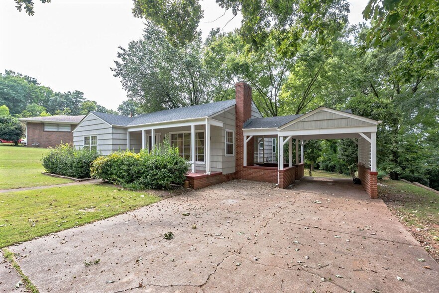 Building Photo - 2264 Red Mountain Terrace S