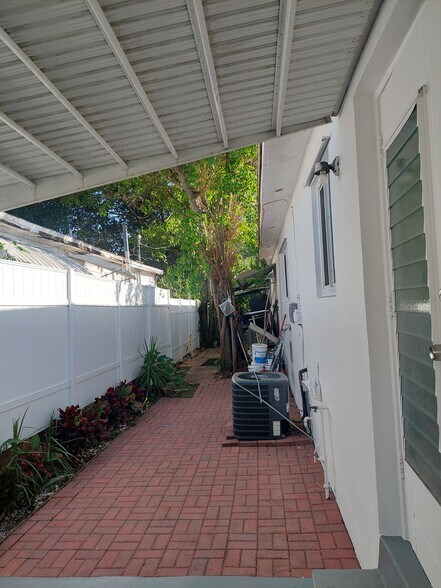 Building Photo - 2312 Van Buren St