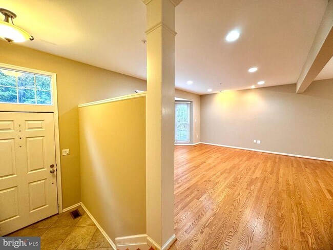 Building Photo - 11433 Hollowstone Dr