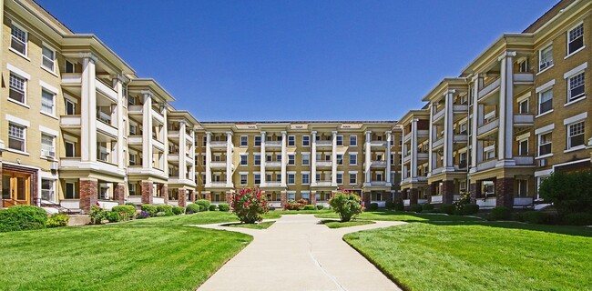 Primary Photo - The Hillcrest Apartments