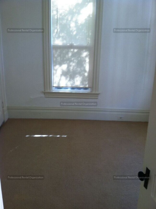 Building Photo - "Coming Soon" -One bedroom Gem in Heart of...