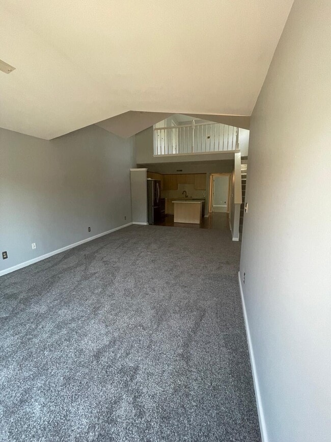 Building Photo - N17W26887 E Fieldhack Dr